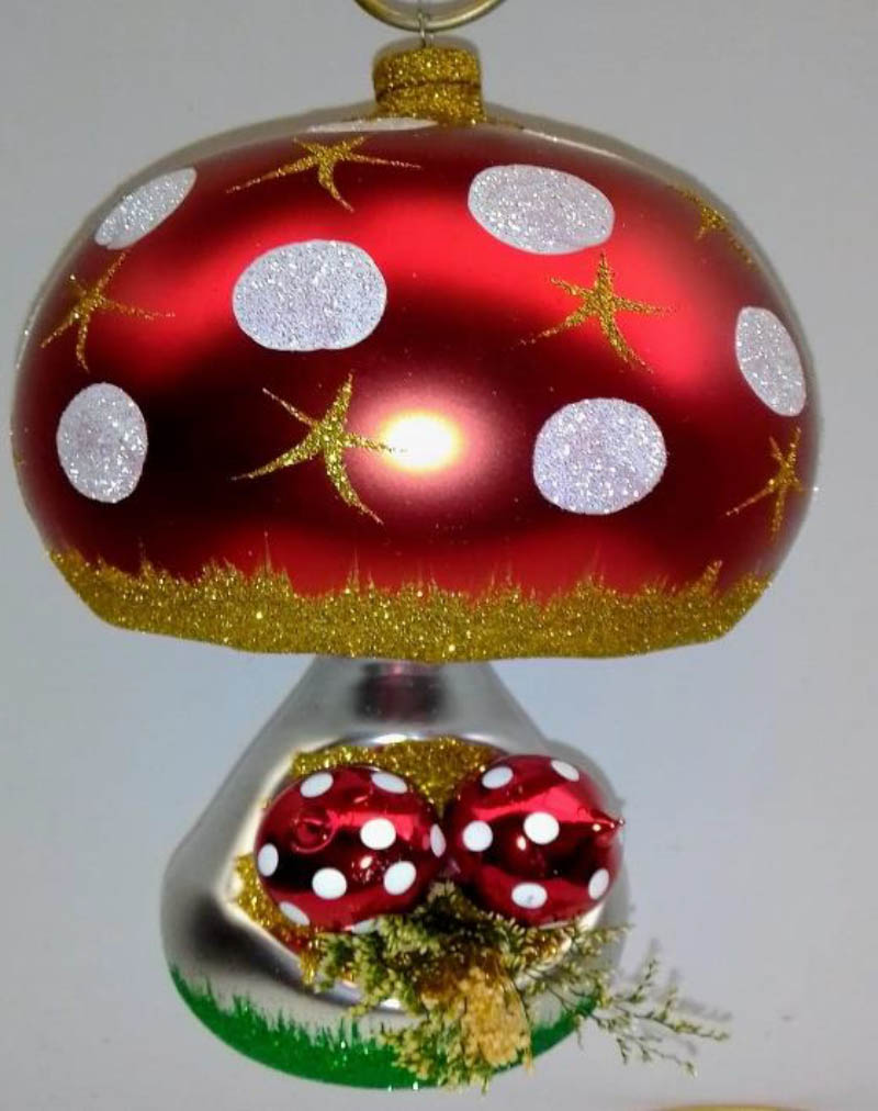 https://esferasnavidenas.com.mx/catalogo%20esferas%20navidenas%20no.%2012/esfera-navidena-no.-12-color-rojo-modelo-hongo.jpg